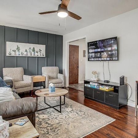 Chic Home With Huge Grassy Yard 7 Mins To Arrowhead Stadium Independence Dış mekan fotoğraf