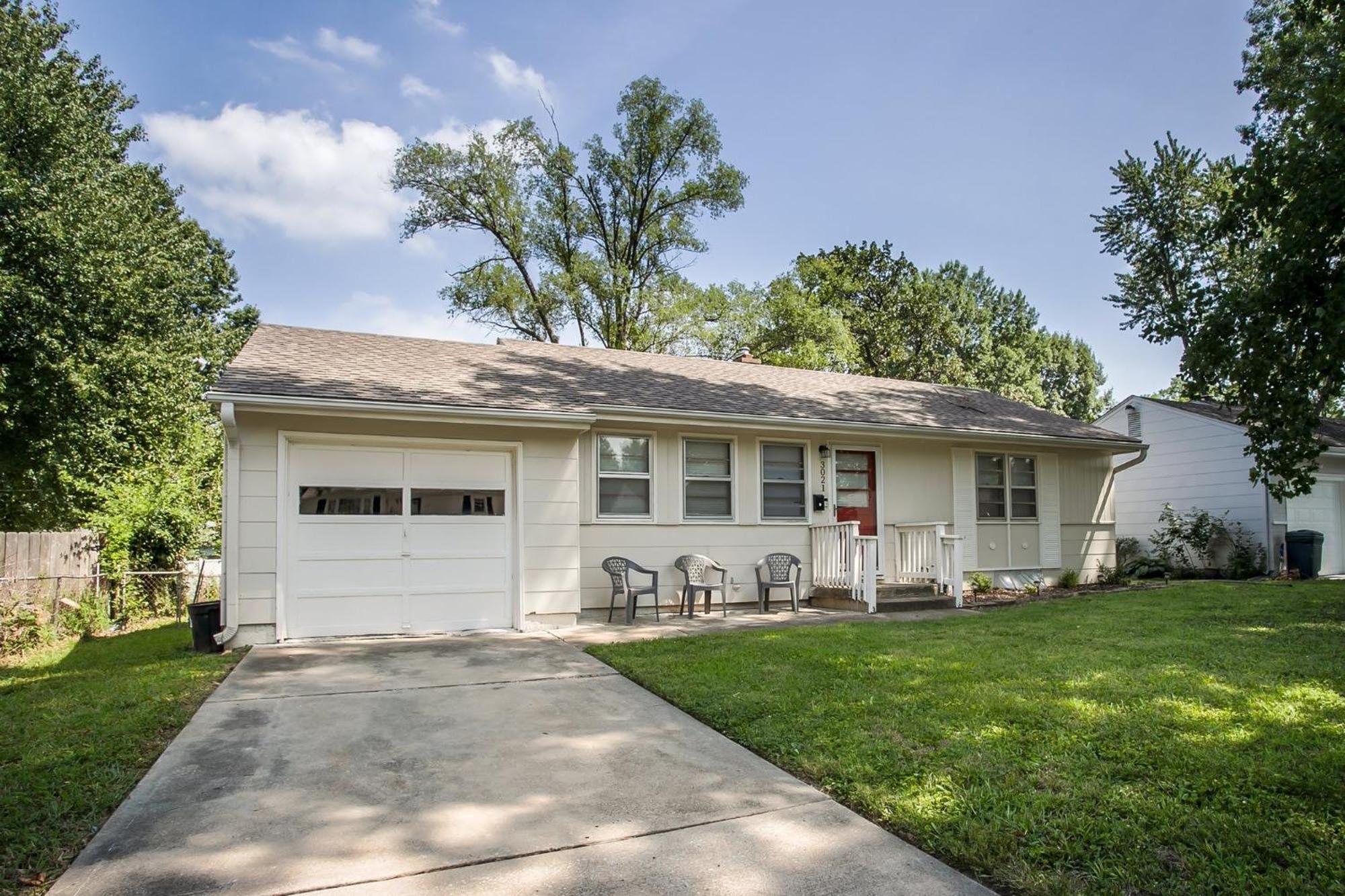 Chic Home With Huge Grassy Yard 7 Mins To Arrowhead Stadium Independence Dış mekan fotoğraf