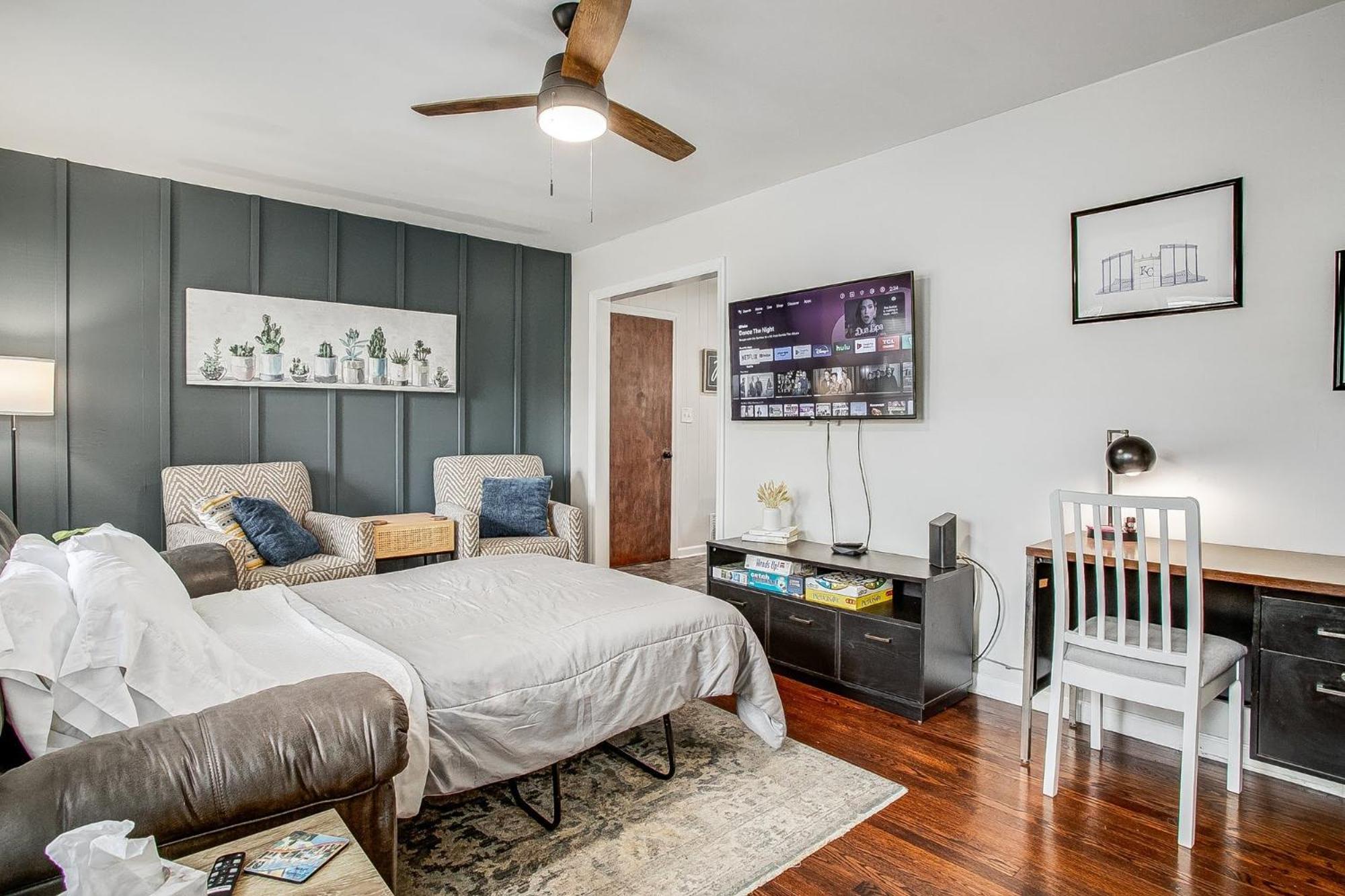 Chic Home With Huge Grassy Yard 7 Mins To Arrowhead Stadium Independence Dış mekan fotoğraf