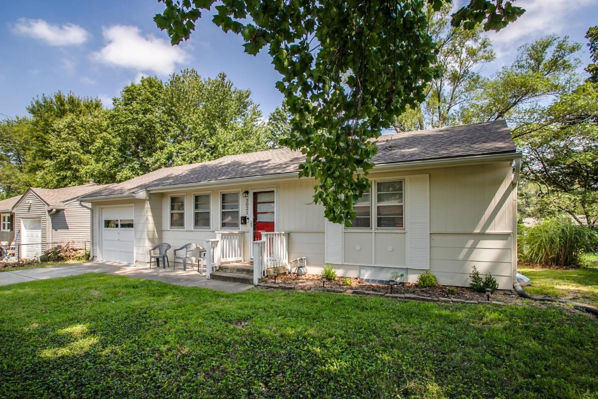 Chic Home With Huge Grassy Yard 7 Mins To Arrowhead Stadium Independence Dış mekan fotoğraf