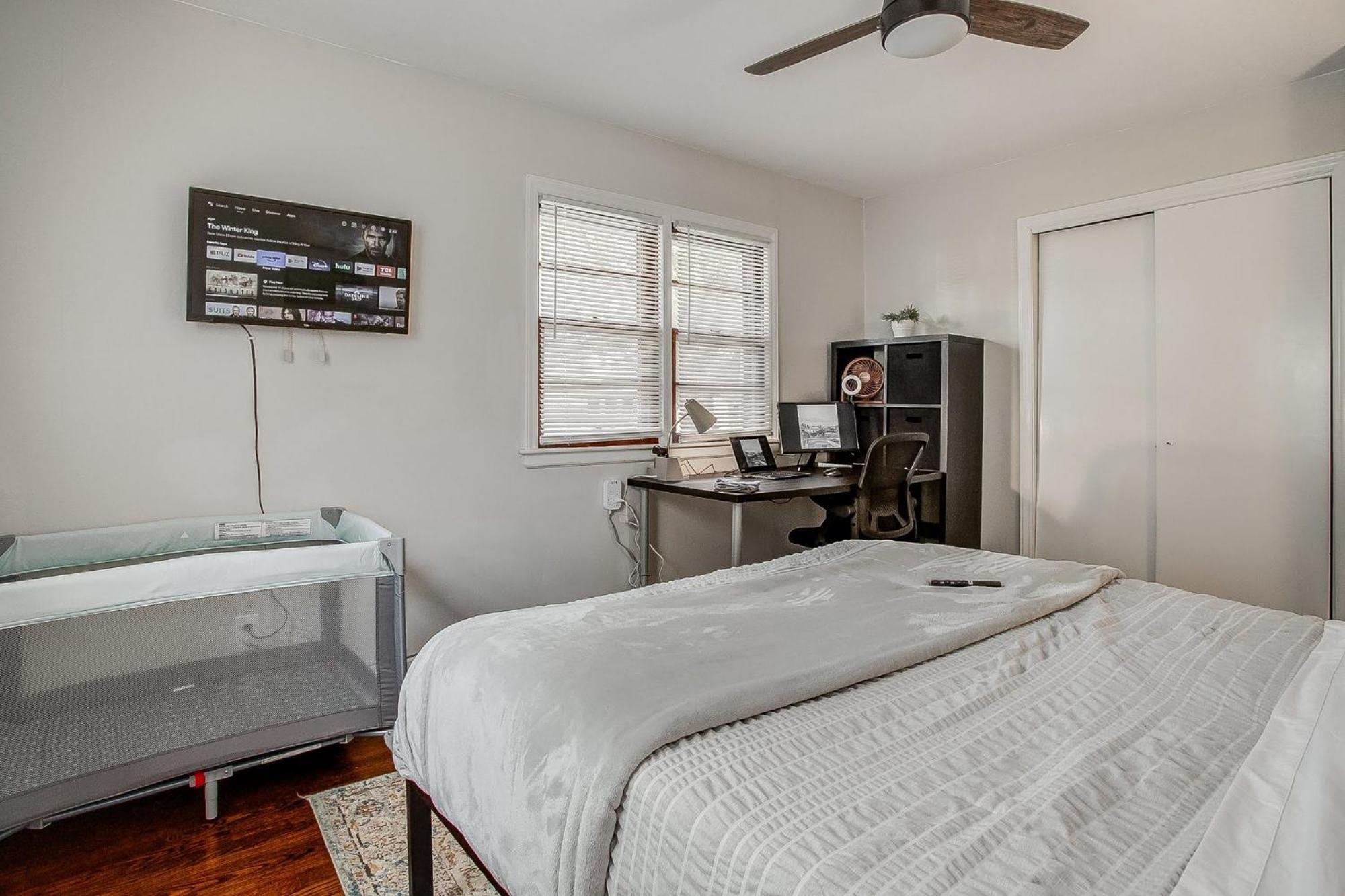 Chic Home With Huge Grassy Yard 7 Mins To Arrowhead Stadium Independence Dış mekan fotoğraf