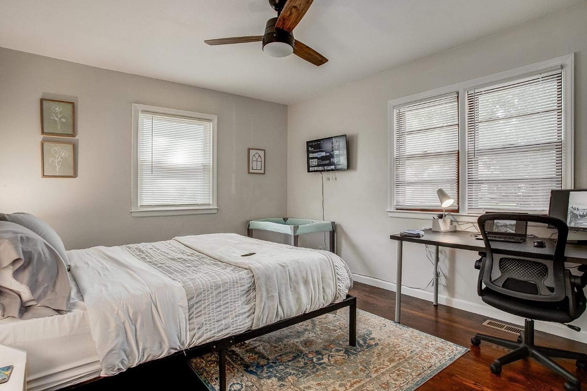 Chic Home With Huge Grassy Yard 7 Mins To Arrowhead Stadium Independence Dış mekan fotoğraf